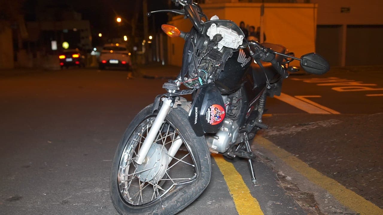 Motoboy se acidenta após veículo avançar preferencial em bairro de PG