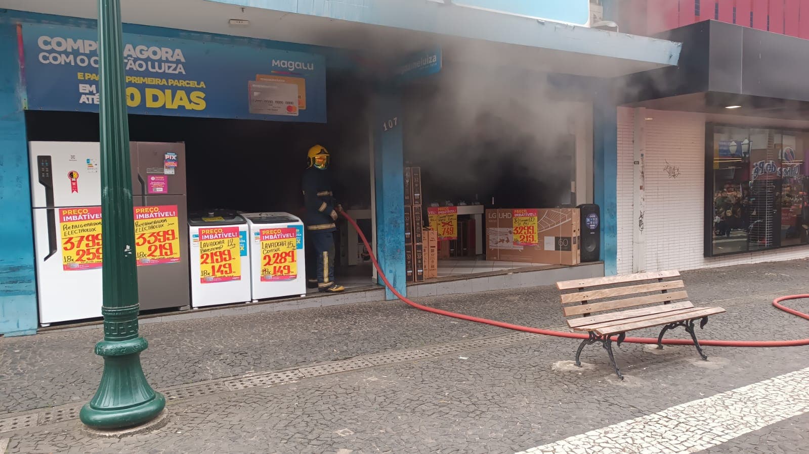 Princípio de incêndio em loja do calçadão em PG mobiliza bombeiros