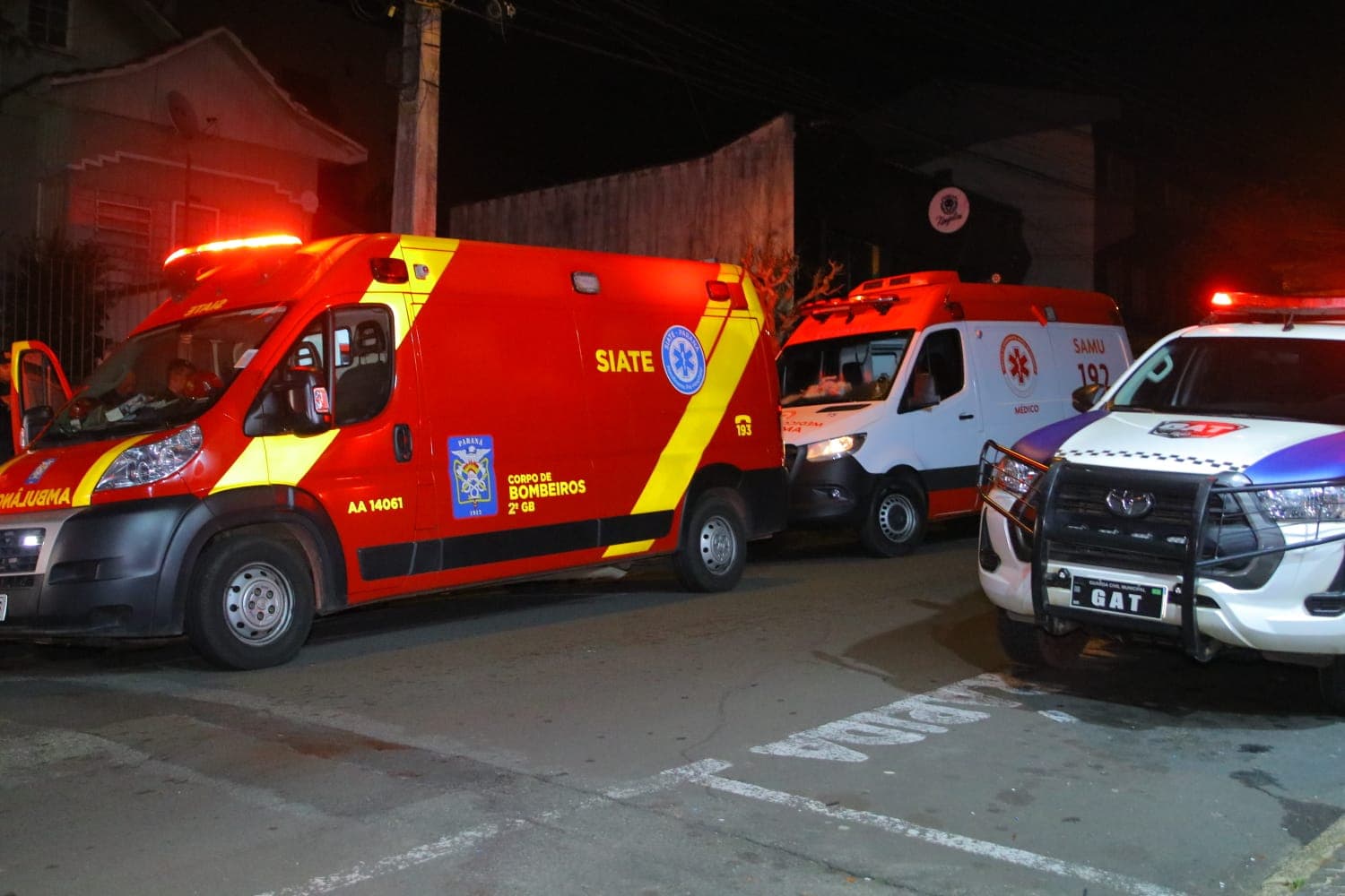 Homem leva facada e fica caído em rua central de PG
