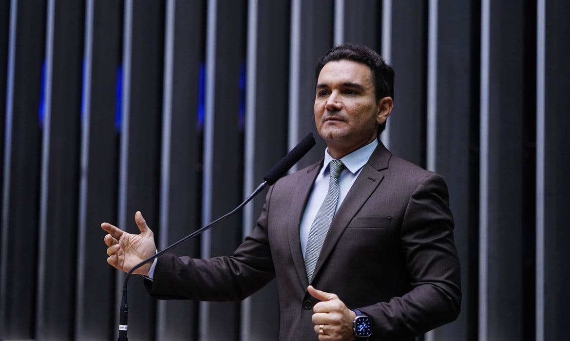 Celso Sabino é oficializado como novo Ministro do Turismo