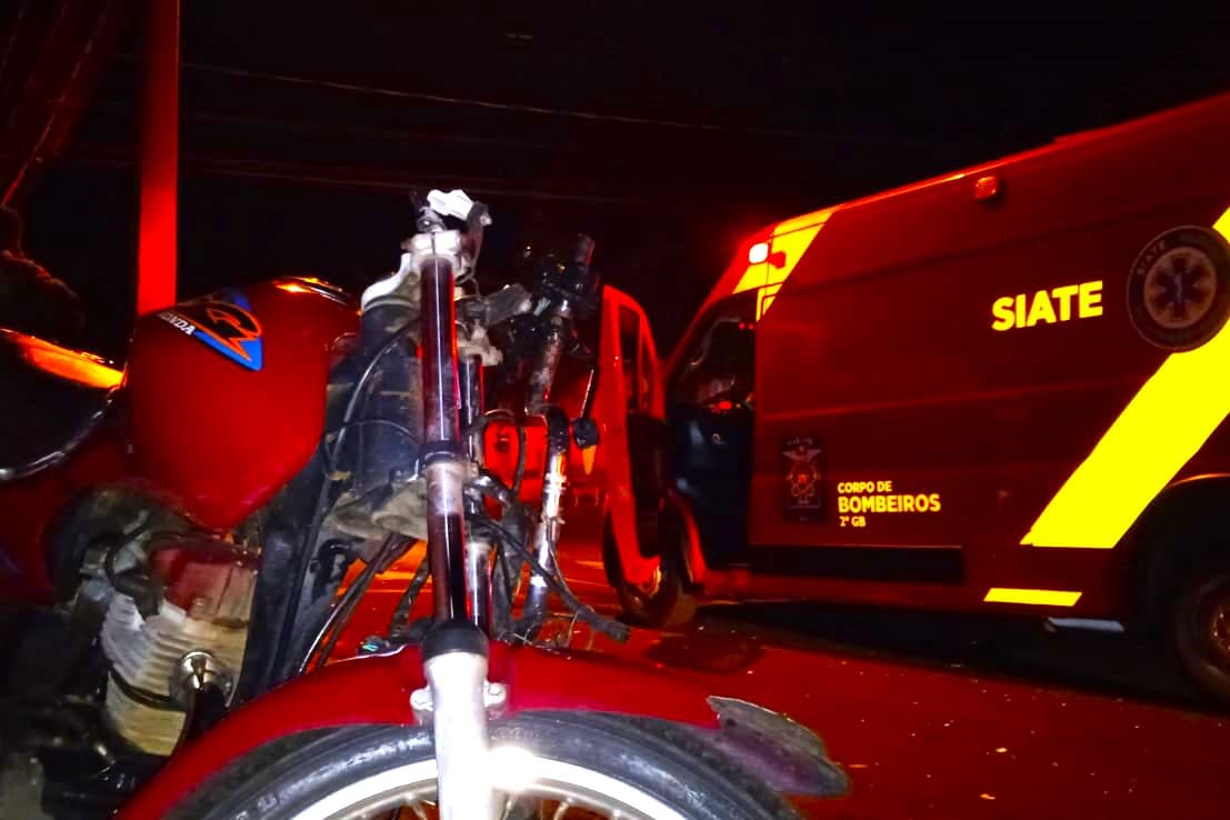 Colisão entre motocicletas deixa duas pessoas feridas em bairro de PG