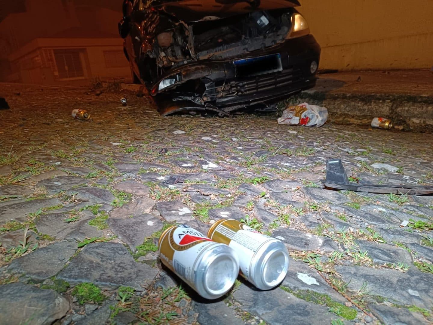 Motorista embriagado causa acidente no centro de PG