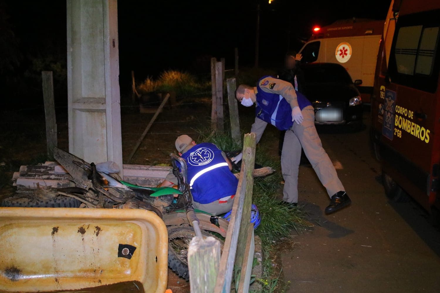 Motociclista colide com poste e morre em Ponta Grossa