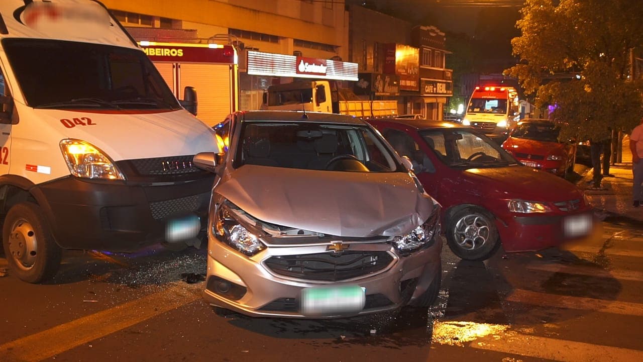 Acidente entre três veículos envolve nove pessoas em Ponta Grossa