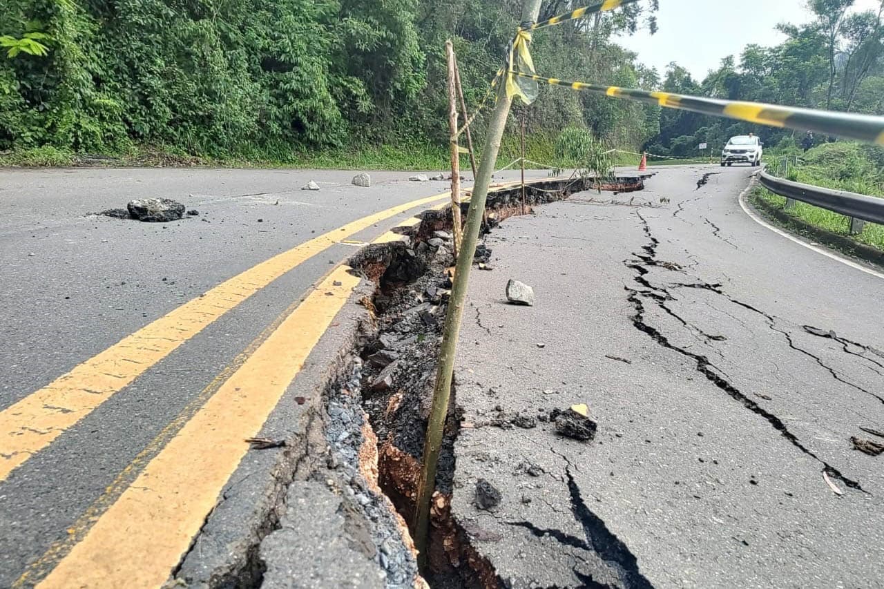 Rodovia entre Rio Branco do Sul e Cerro Azul tem bloqueio total
