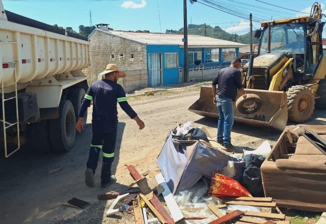 Mutirão de limpeza contra a dengue recolhe mais de 5 toneladas de lixo em Piraí do Sul