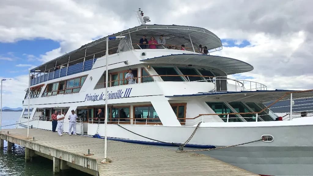 Embarque no Barco Príncipe rumo a 14 ilhas de Joinville com a Fátima Viagens