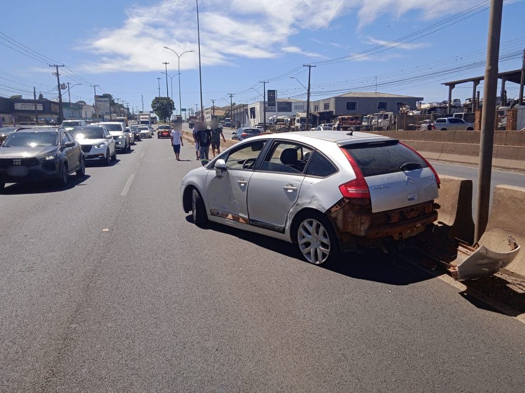 Motorista embriagado causa acidente na Souza Naves e é preso em PG