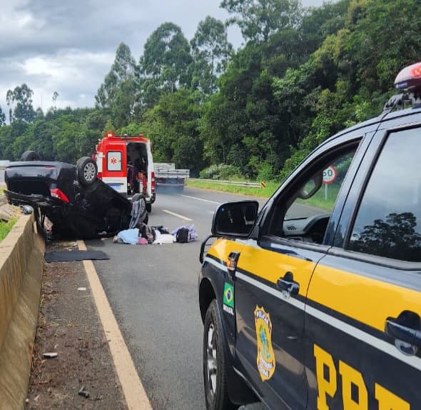 Passageira fica gravemente ferida em acidente na BR-376