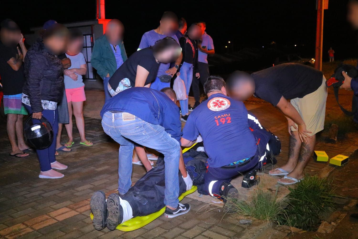 Motorista foge do local após colisão entre carro e moto na Avenida Siqueira Campos