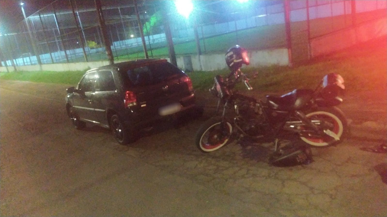 Motociclista fica ferido ao colidir com carro na PR-151 em Carambeí