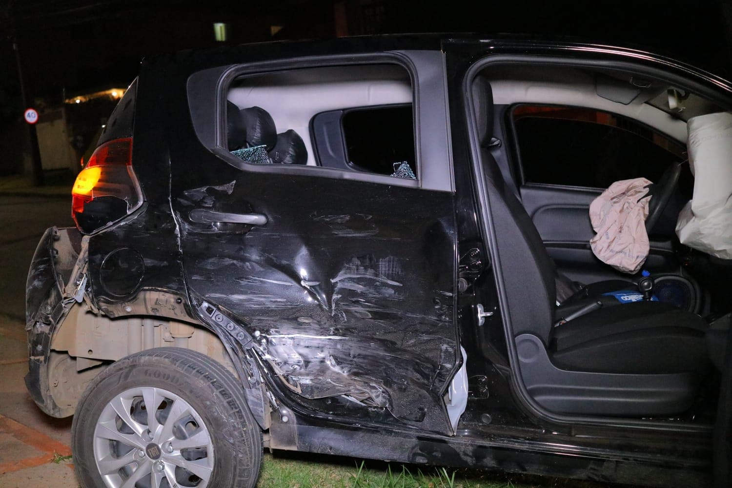Acidente no Jardim Carvalho deixa adolescente de 17 anos ferido em PG