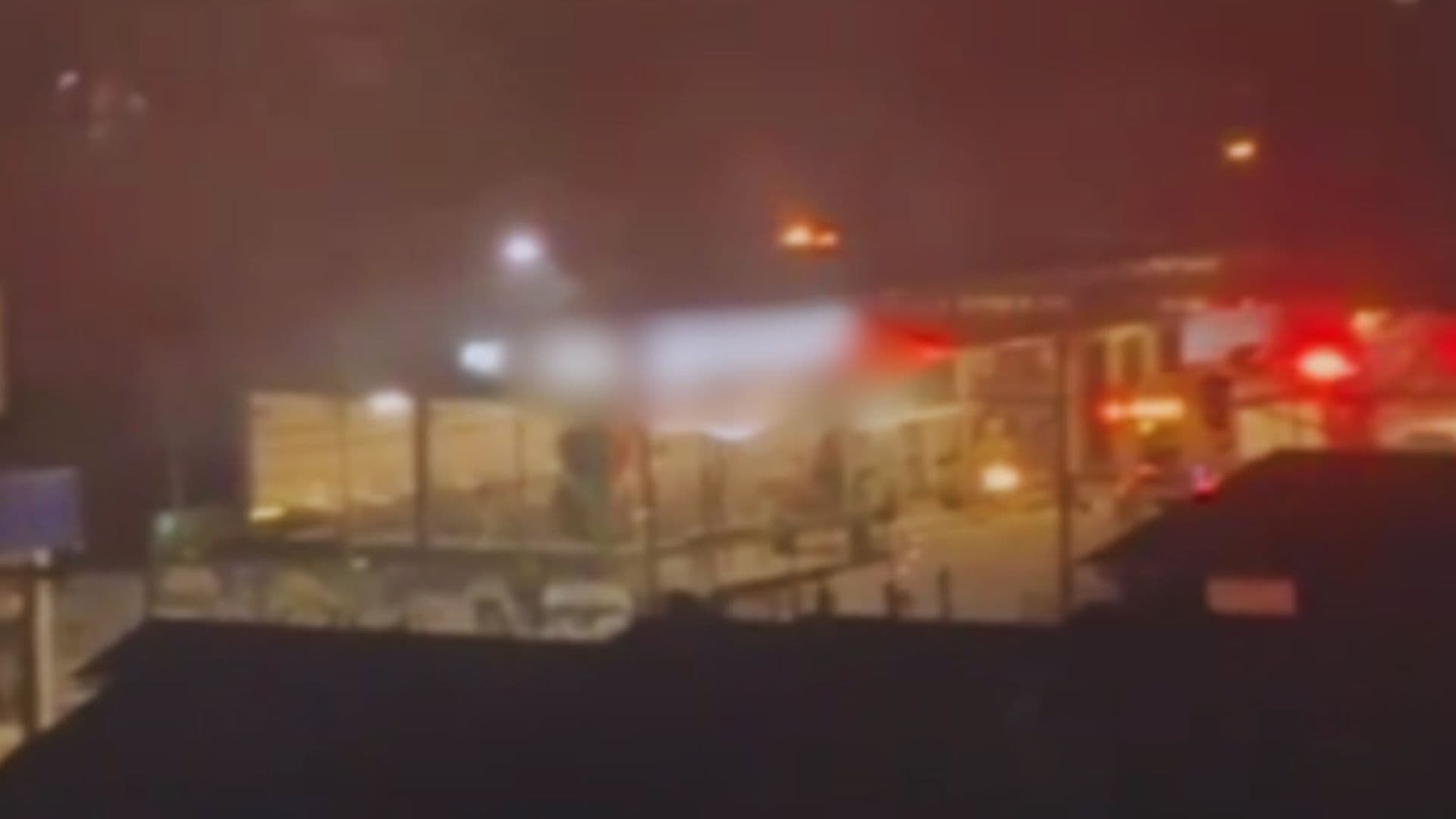 Incêndio em hamburgueria mobiliza bombeiros em Oficinas