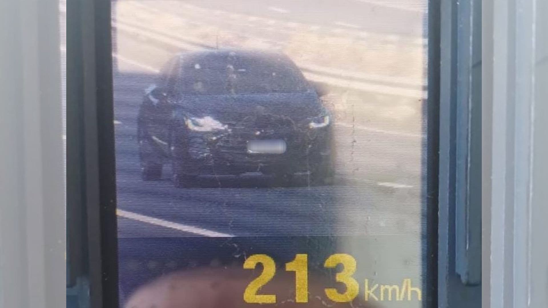 PRF flagra carro a 213 km/h na BR-376 em Tibagi