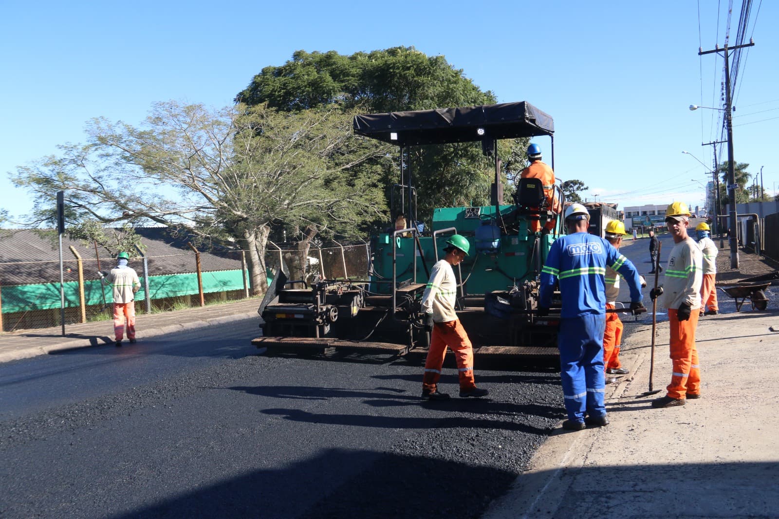 Prefeitura de PG revitaliza asfalto na Rua XV de Setembro