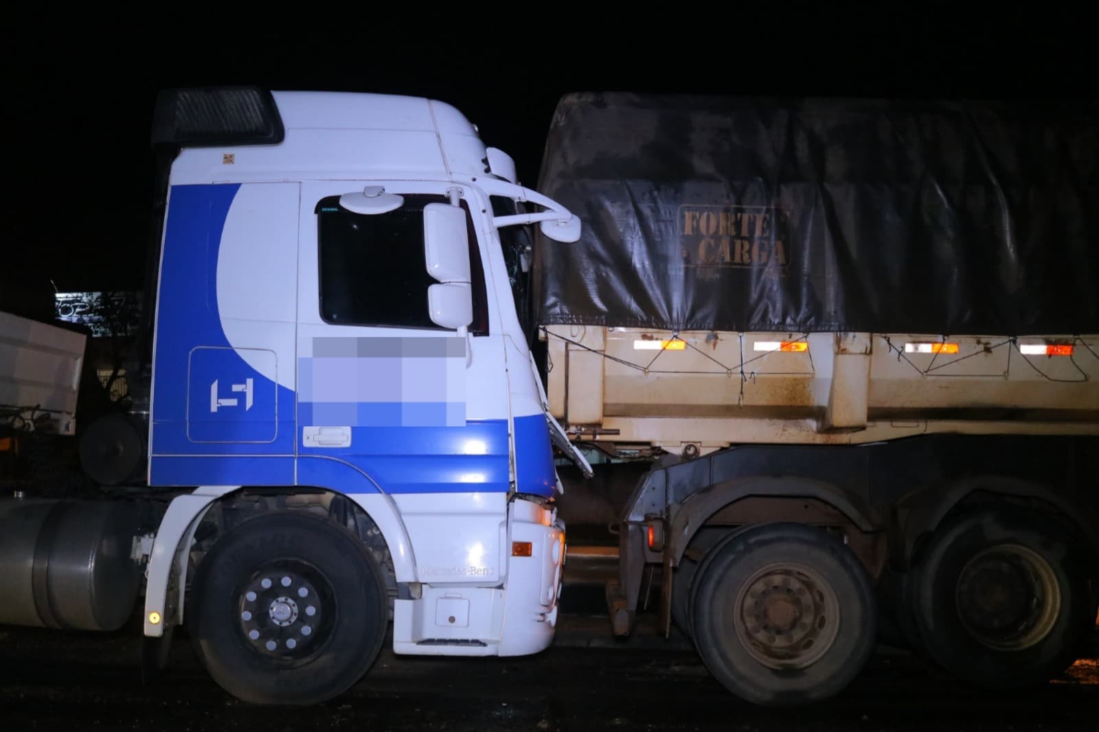 Veículo freia bruscamente e causa acidente na BR-376 em Ponta Grossa