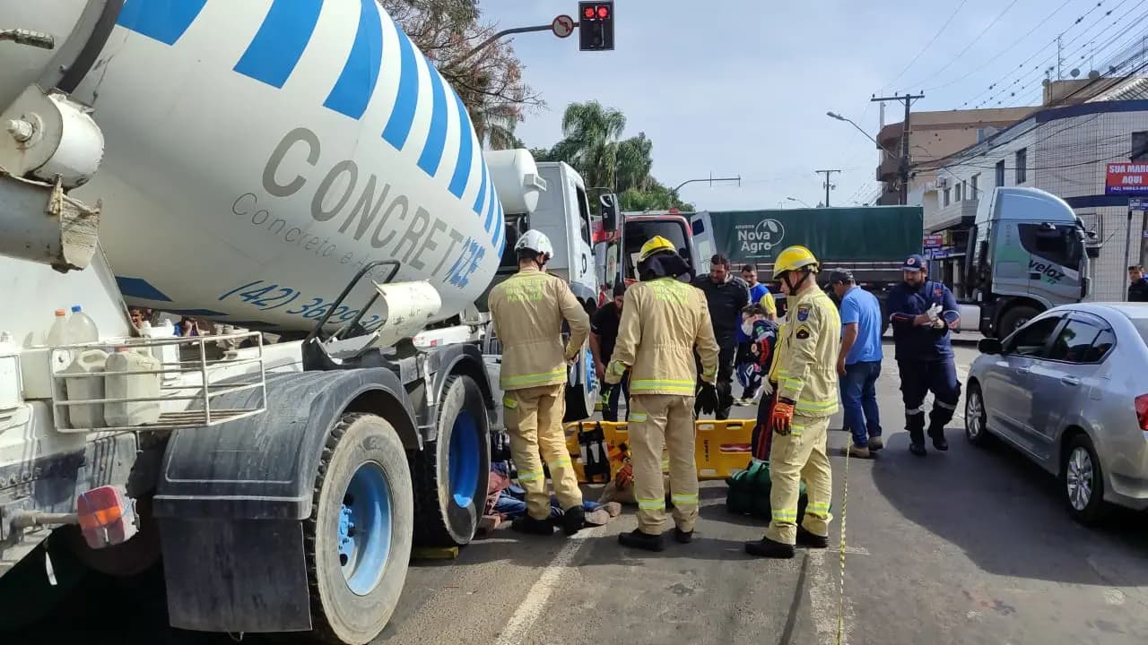 Grave: homem é atropelado e para embaixo de caminhão em Avenida de PG