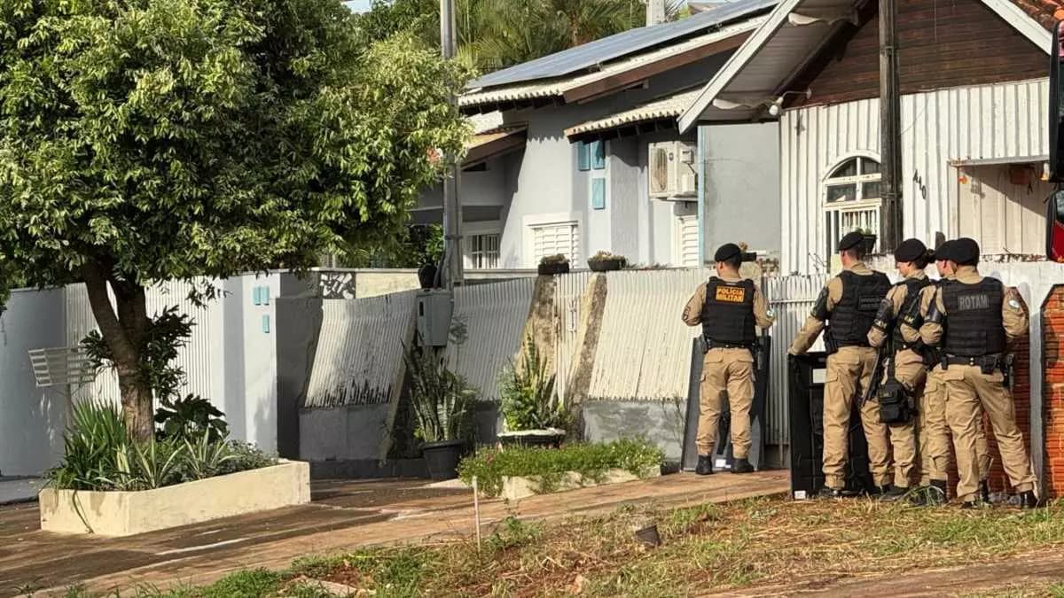 Pai é morto pela polícia após manter filhos reféns e ameaçá-los com faca no PR