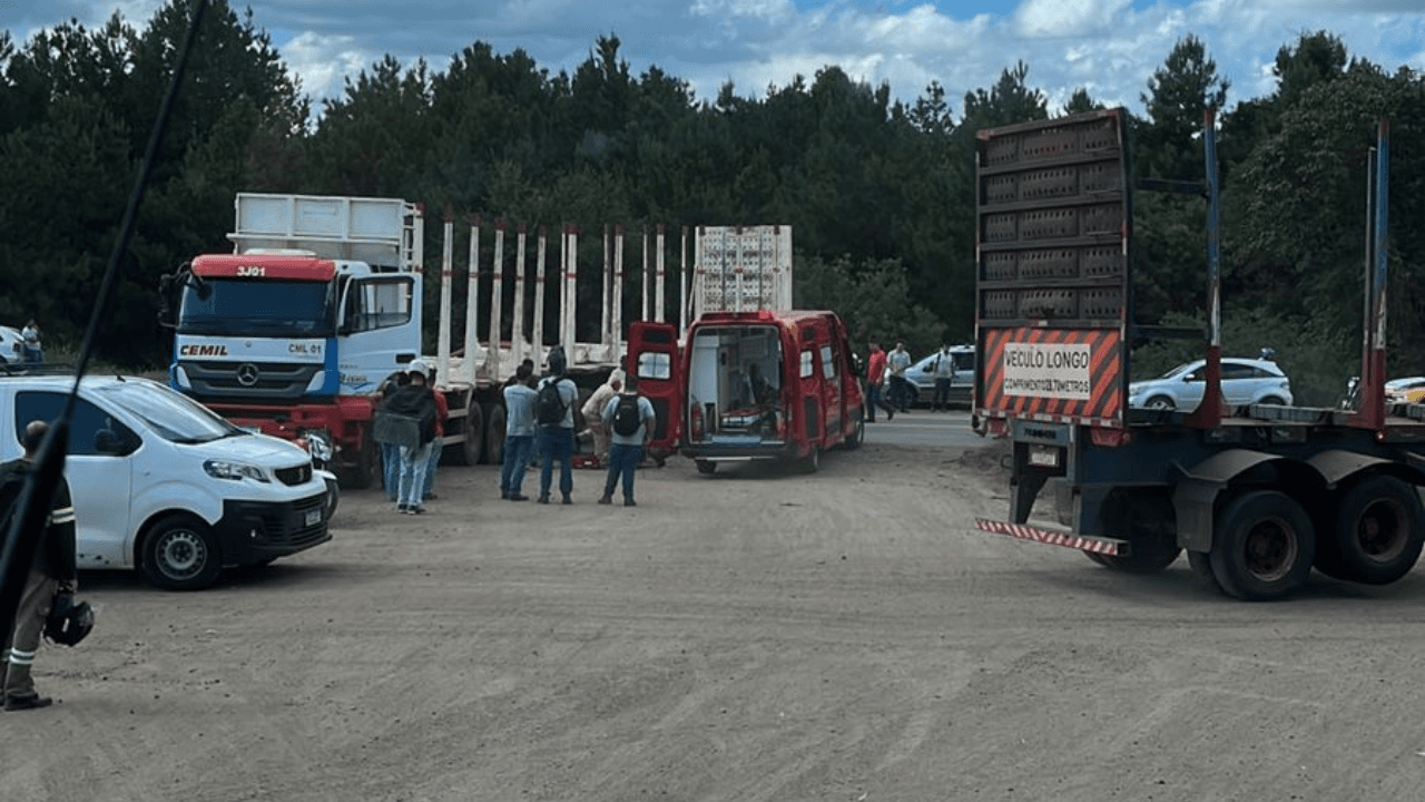 Imagem mostra atendimento à acidente em Jaguariaíva
