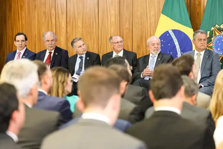 Presidente Luiz Inácio Lula da Silva em cerimônia de anúncio do financiamento do BNDES à concessionária EPR Litoral Pioneiro, no Palácio do Planalto - Marcelo Camargo/Agência Brasil