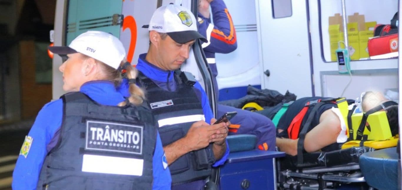 Motociclista fica ferido após colisão com carro na região central