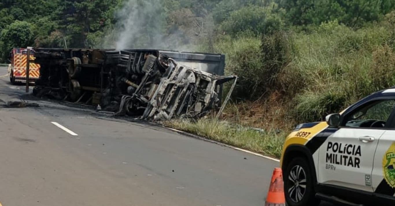 Acidente na PR-170 caminhão tomba e pega fogo em Guarapuava