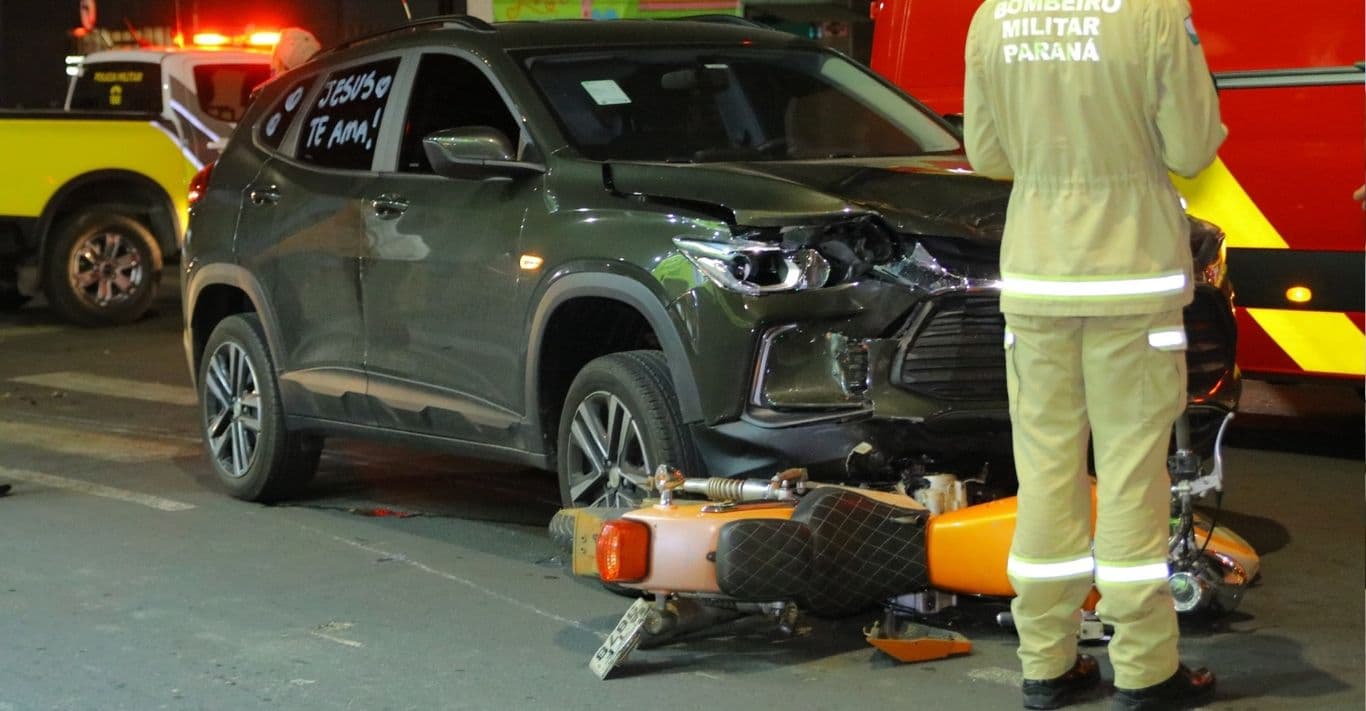 Motociclista sofre fraturas graves em colisão com carro no centro de Ponta Grossa
