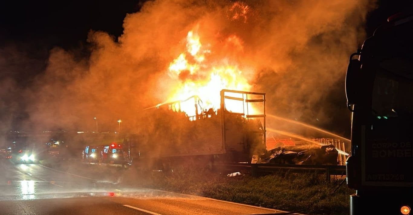 Grave acidente na BR-376 entre Ponta Grossa e Curitiba deixa vítima fatal e pista bloqueada