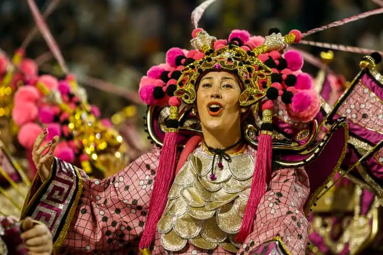 Rosas de Ouro é campeã do carnaval das escolas de samba de São Paulo
