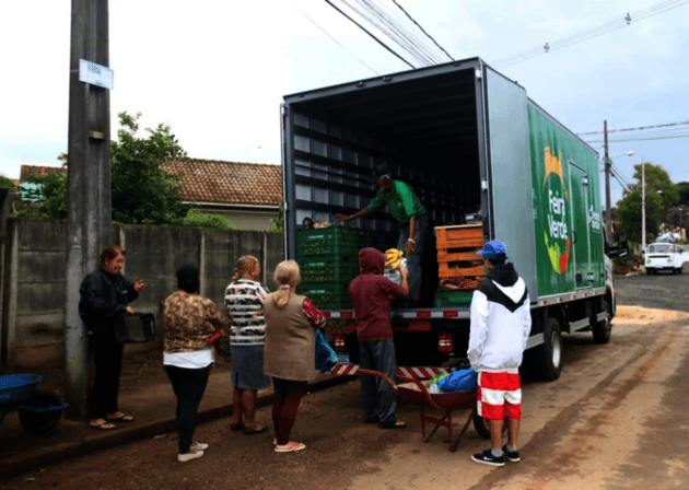 A cada 4 kg de recicláveis dão direito a 1 kg de alimentos, com limite de até 15 kg por família