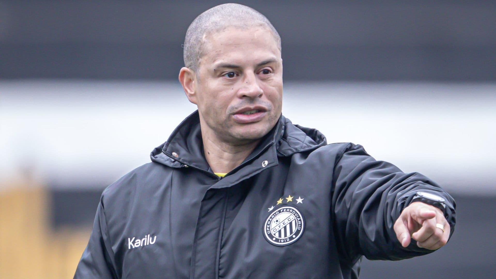 Técnico do Fantasma reconhece atuação ruim e lamenta gol sofrido em bola parada na derrota fora de casa pela Série B.