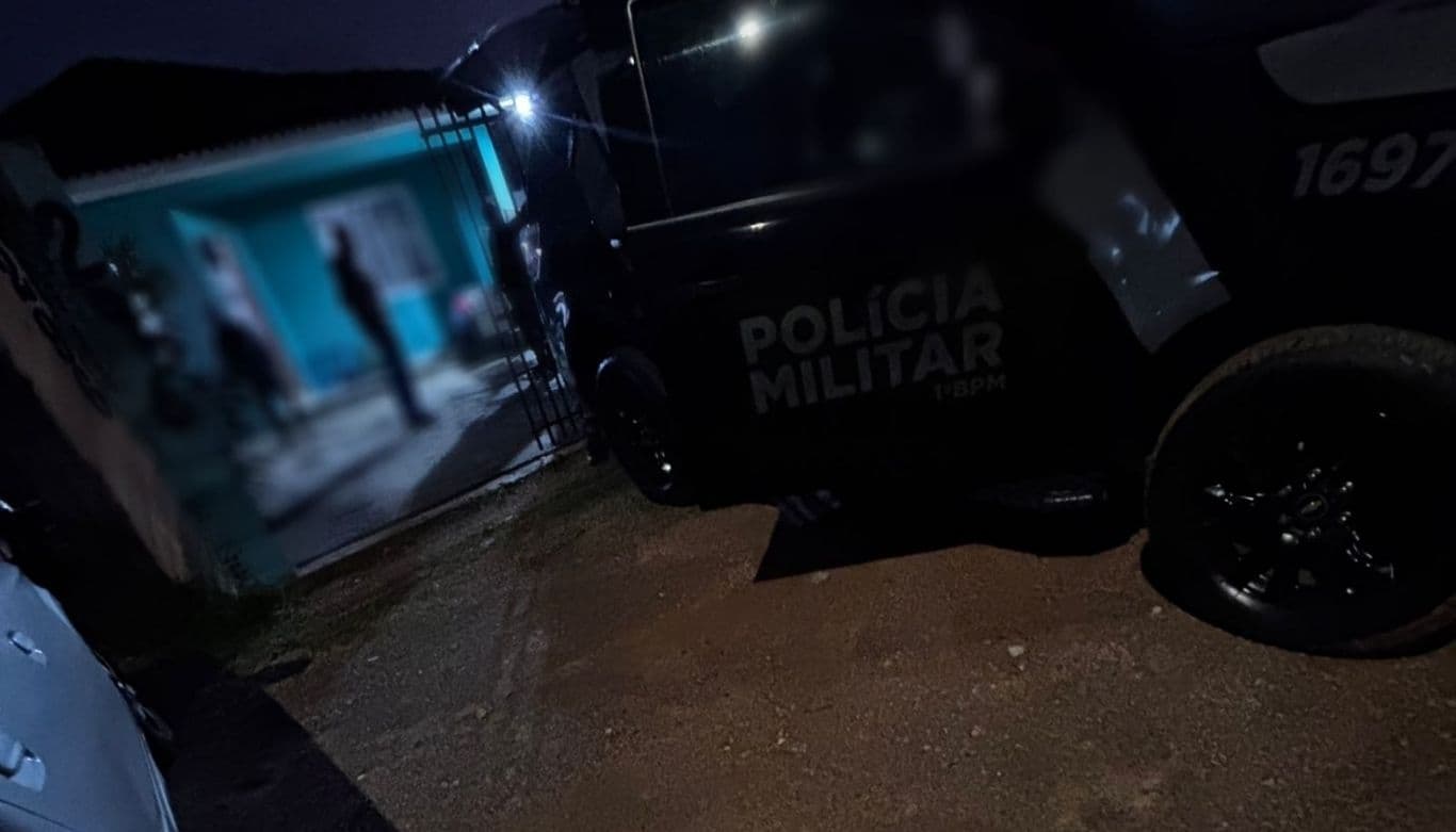 Babá é presa por tráfico e crianças são encontradas sozinhas em casa em Ponta Grossa