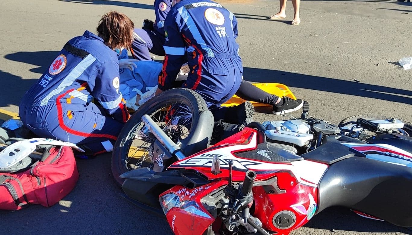 Jovem motociclista fica ferida após colisão com carro em Telêmaco Borba