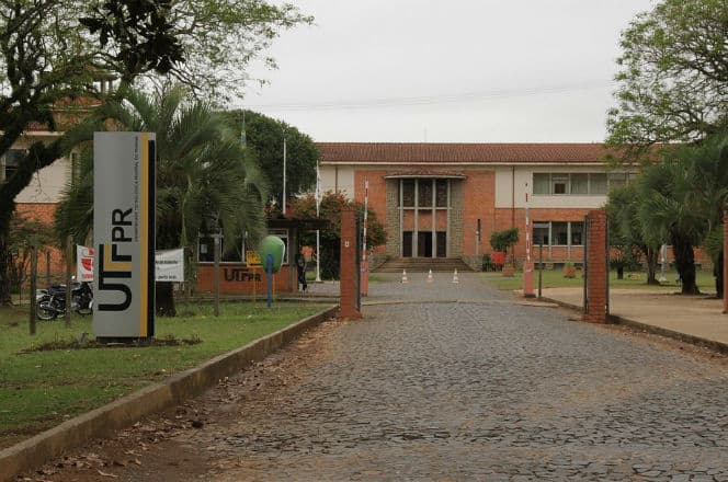 Sessão especial da Câmara de Ponta Grossa no campus da UTFPR