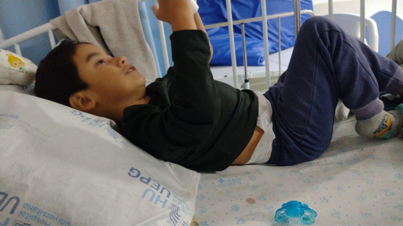 Família de Ivaí organiza vaquinha para comprar carrinho postural para criança com síndrome rara