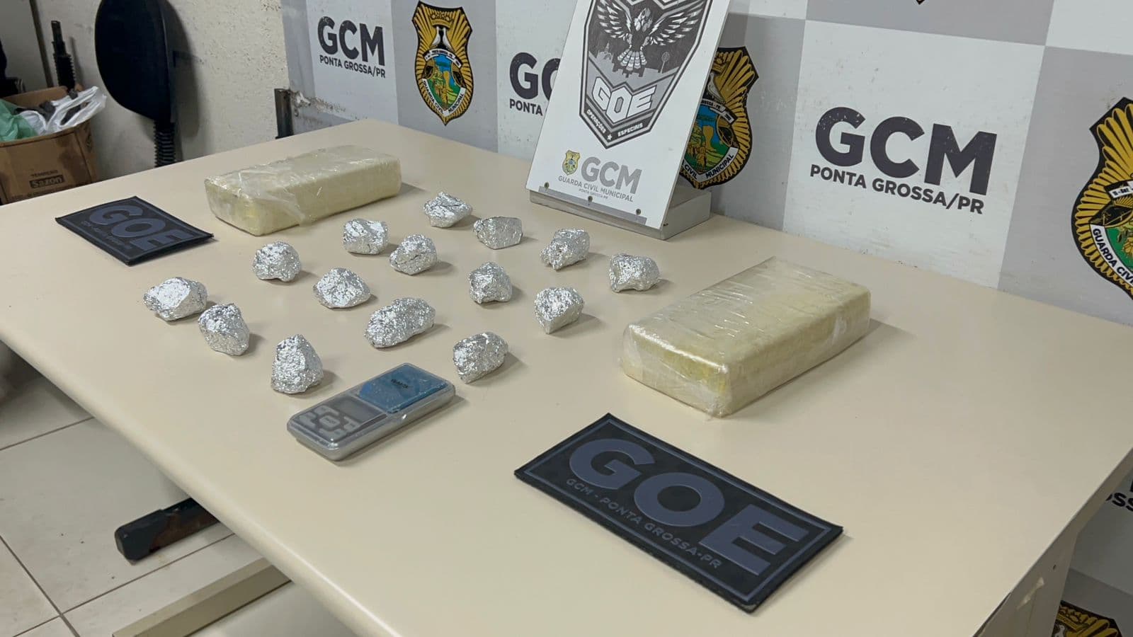 Apreensão de crack pelo GOE na região da Ronda, em Ponta Grossa