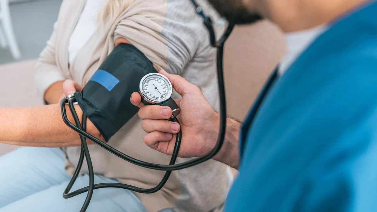 Médicos apresentam nova Diretriz Brasileira de Hipertensão 2025 em congresso de cardiologia