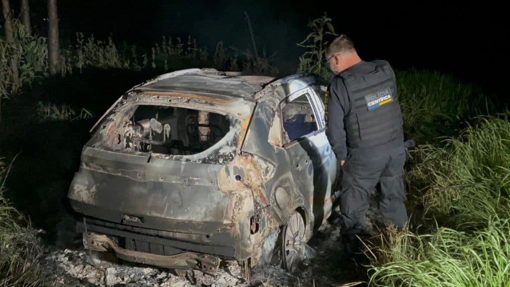 Carro de motorista de app morto em Ponta Grossa é encontrado queimado