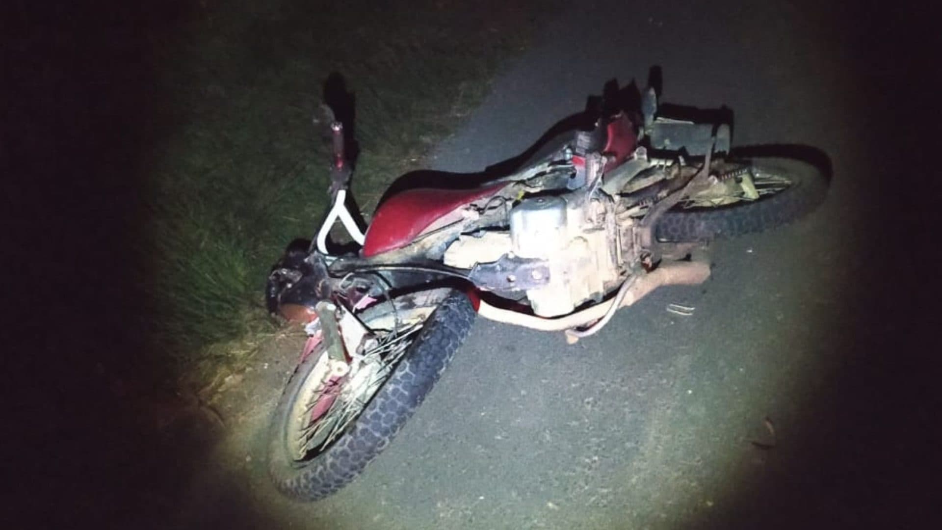 Motociclista fica ferido em acidente na PR-340 em Castro na madrugada deste sábado