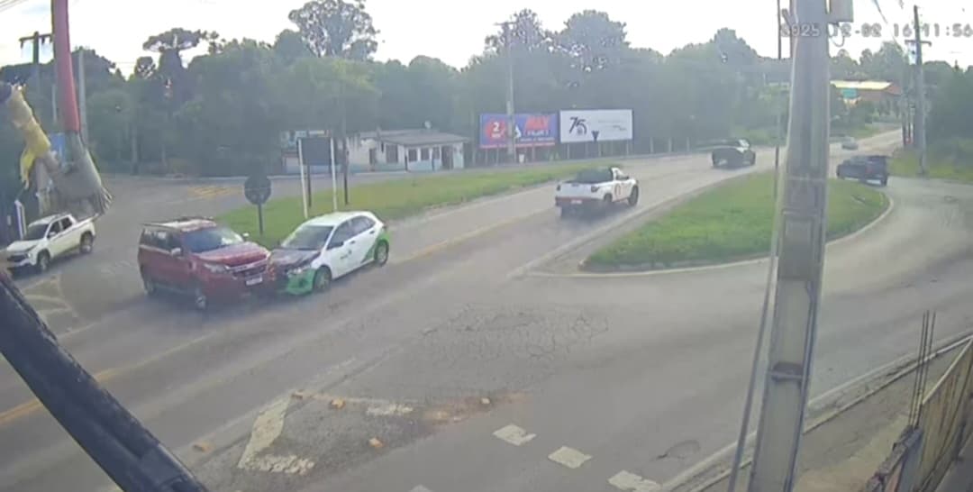 Vídeo: Acidente deixa passageira ferida na PR-340 em Castro