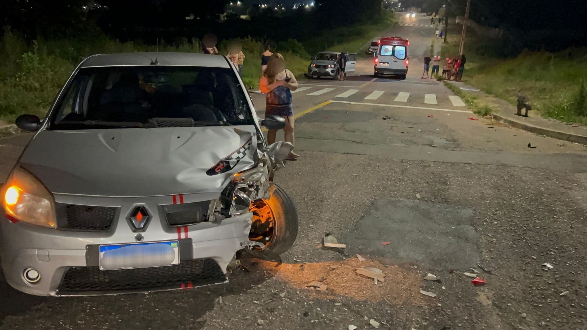 Acidente entre carro e motocicleta deixa duas pessoas gravemente feridas em Ponta Grossa
