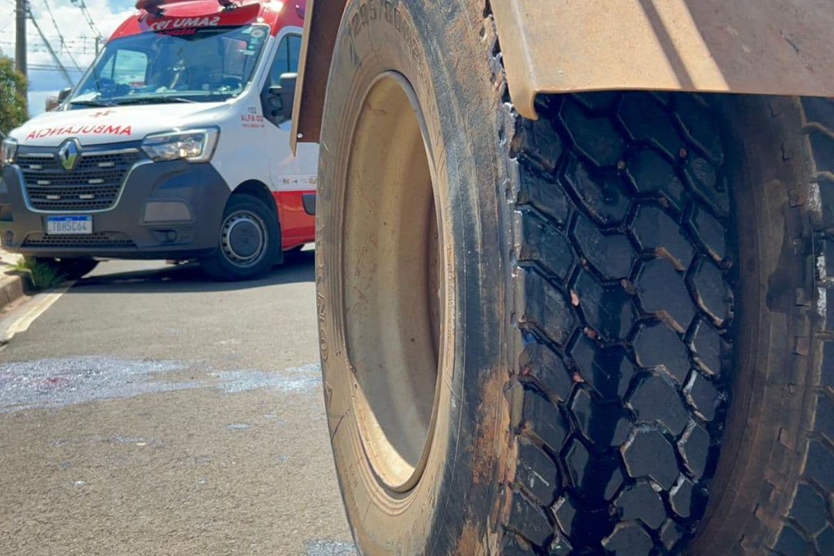 Homem cai embaixo de caminhão e tem perna esmagada em Ponta Grossa