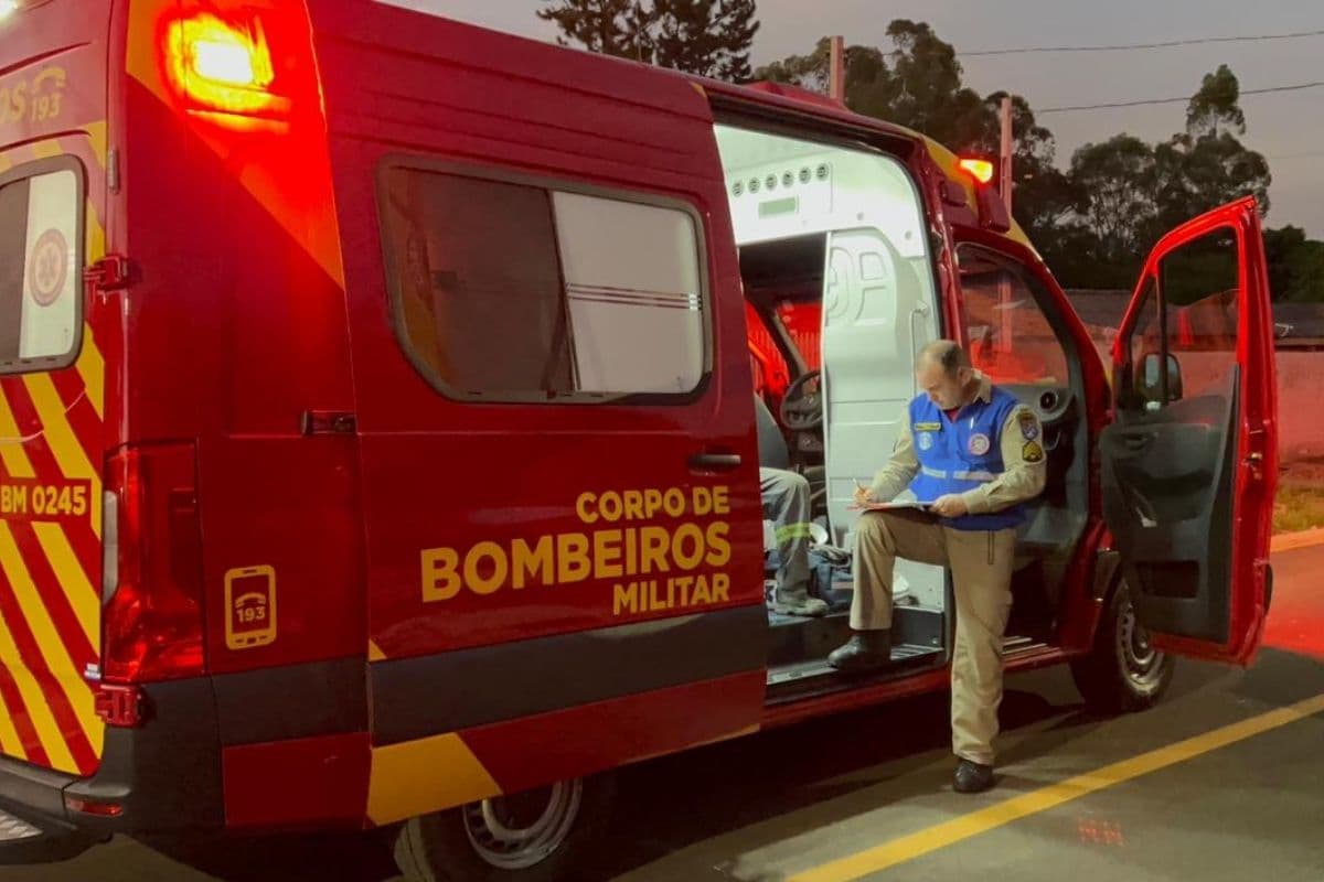 Motociclista sofre queda após atropelar cachorro em bairro de PG