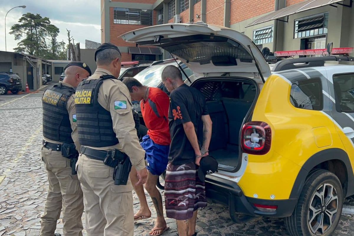 PM prende homens por roubo de carro de aplicativo em Ponta Grossa