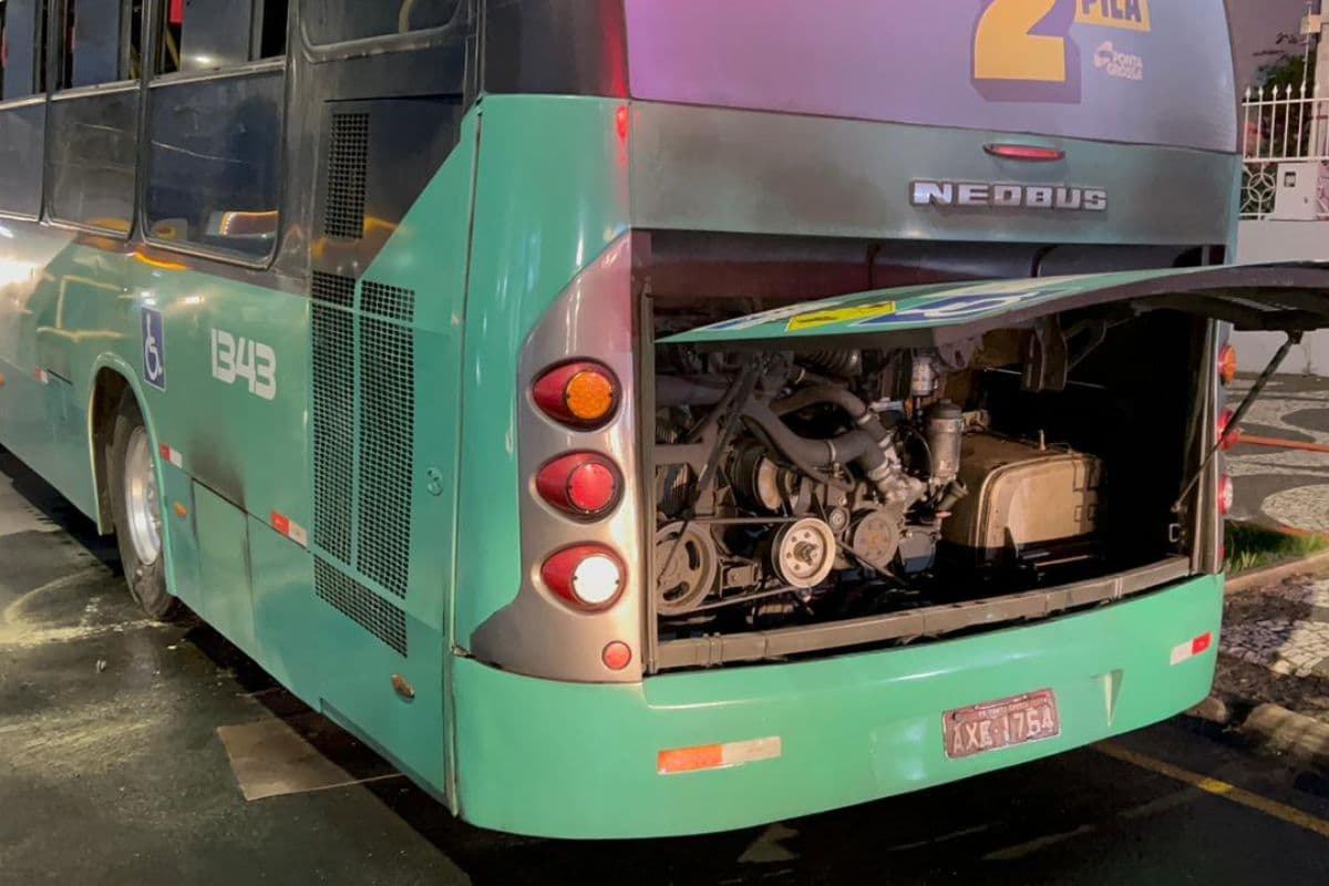 Viação Campos Gerais se manifesta após incêndio em ônibus em Ponta Grossa