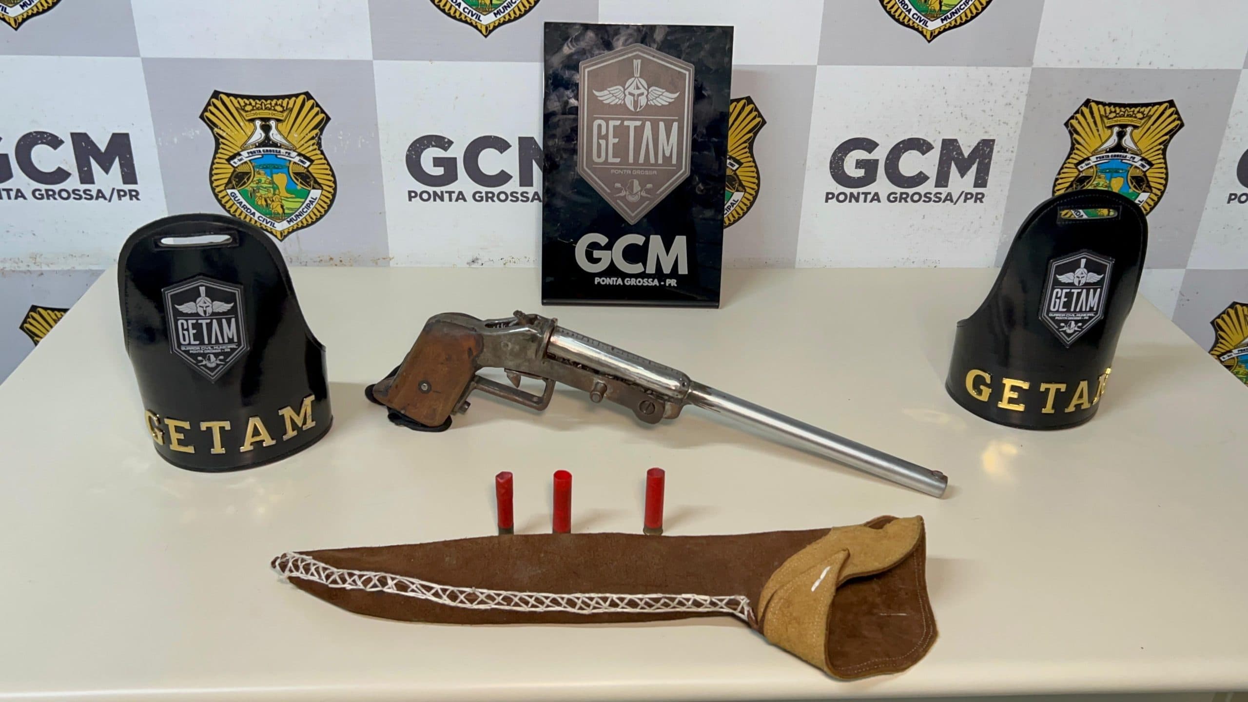 GETAM prende motociclista após fuga e garrucha é apreendida em Ponta Grossa