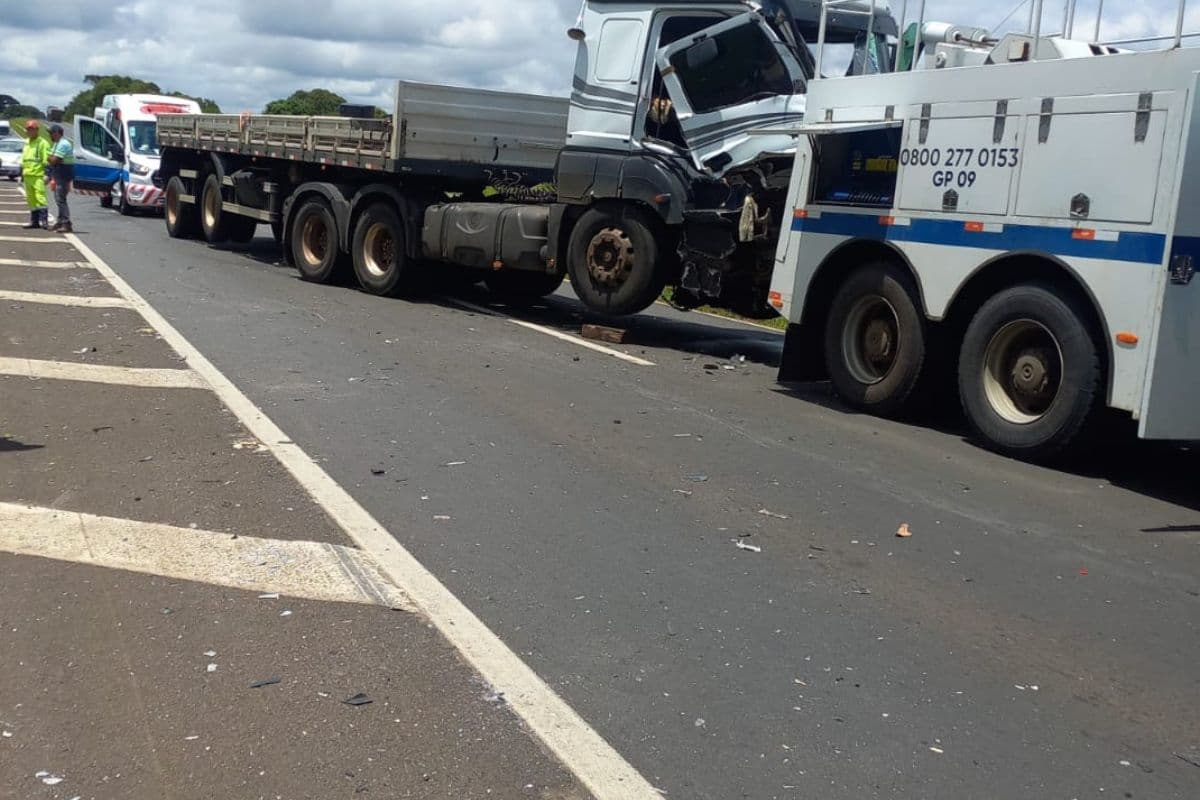 Colisão entre quatro veículos na PR-151 em Carambeí termina com apreensão de cocaína