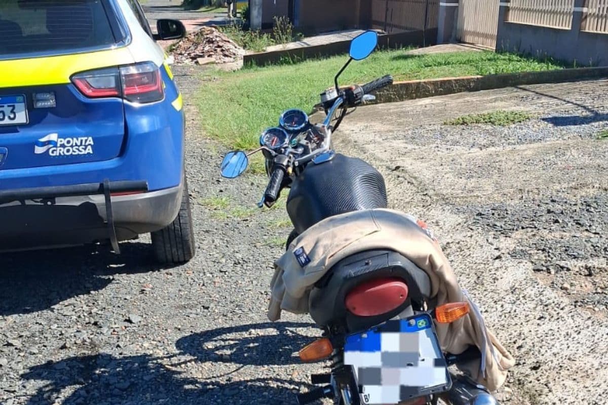 Motociclista é flagrado fazendo manobras perigosas em Ponta Grossa