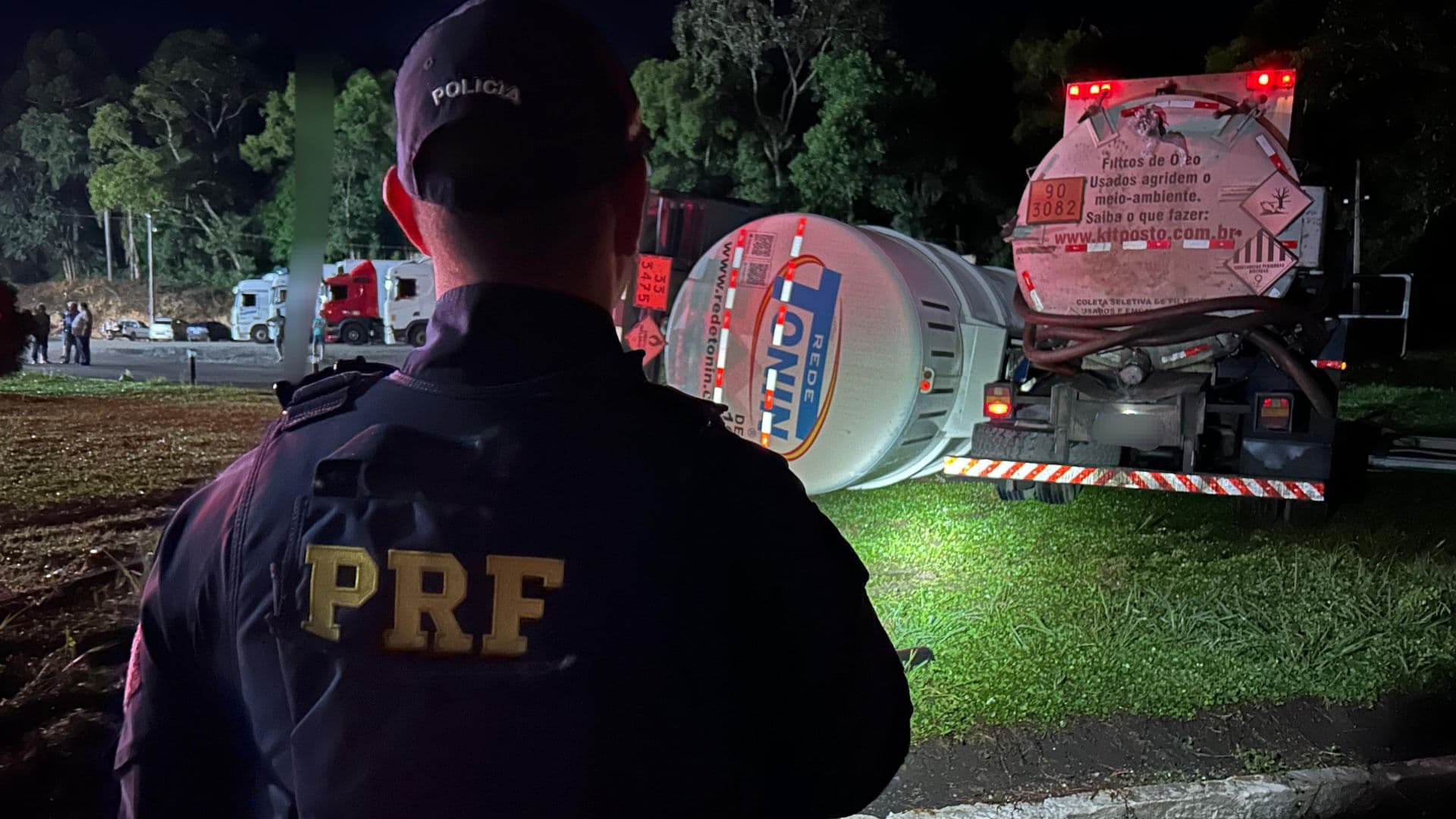 Acidente entre dois caminhões na BR-277 em Prudentópolis causa vazamento de combustíveis