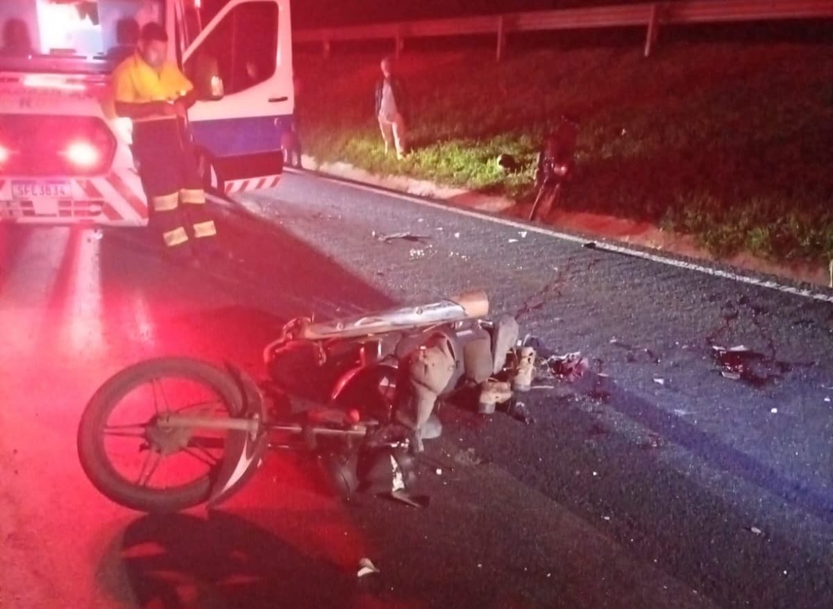 Colisão entre duas motos deixa condutores feridos na PR-151 em Castro